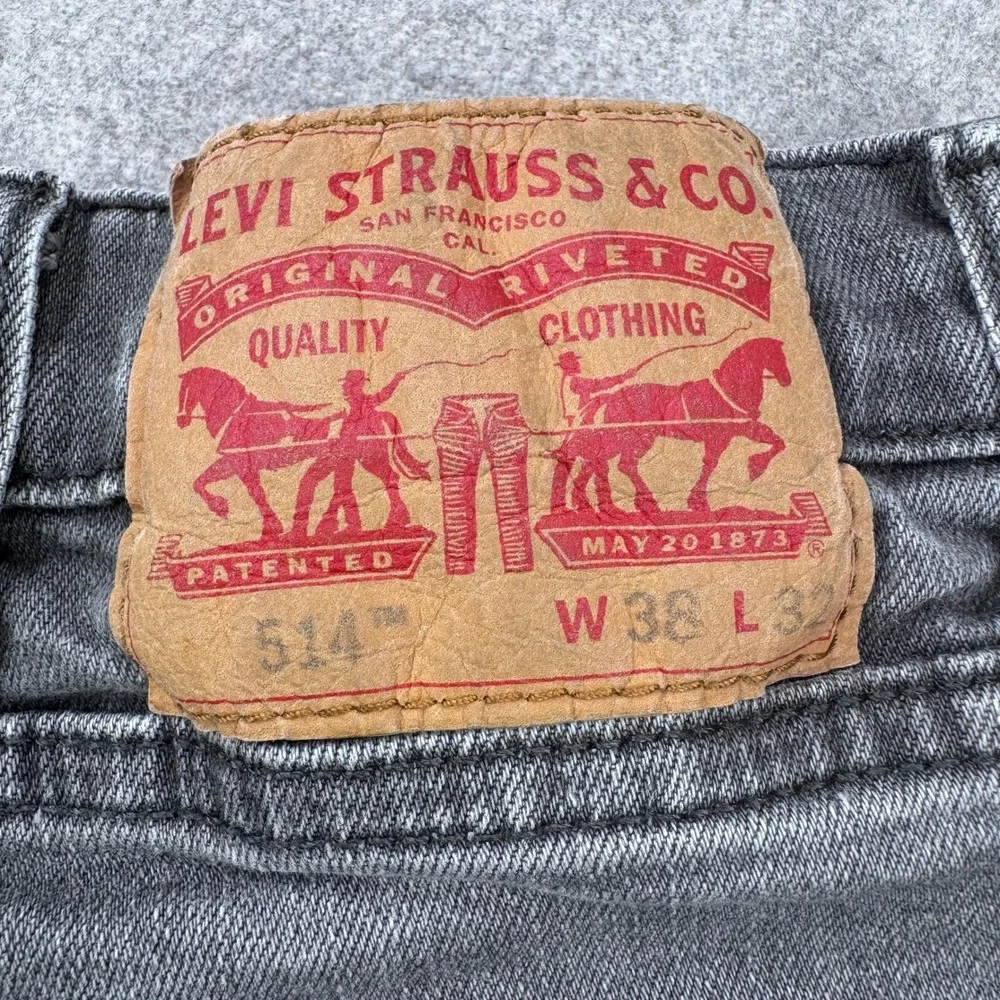 Levi's 514 Jeans Mens‎ 36x31 (Tagged 38x32) Gray Faded Straight Fit Denim *FLAW